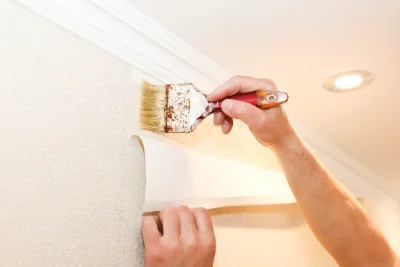 Pose de papier peint au Poët-Sigillat — revêtements muraux et toiles de verre